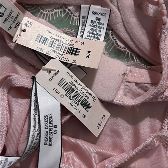 Victoria's Secret Pink Lace Bra Set - Picture 3 of 3